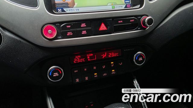 Kia Carens 2.0 LPi Prestige 2015 — фото 28