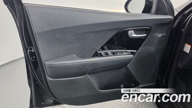 Kia Niro 1.6 HEV Noblesse 2022 — фото 24