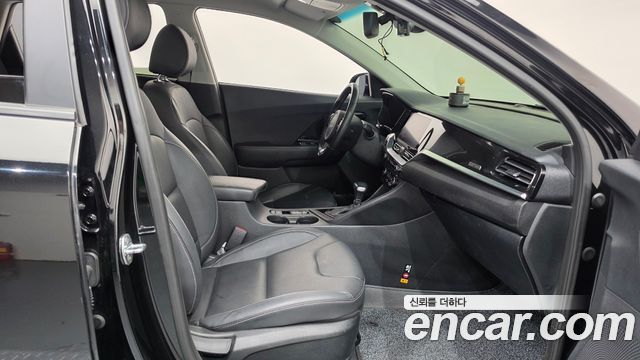 Kia Niro 1.6 HEV Noblesse 2022 — фото 26