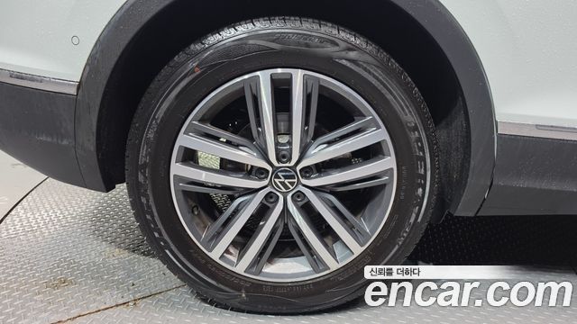 Volkswagen Tiguan (II) 2.0 TDI Prestige 2023 — фото 5
