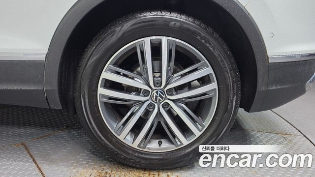 Volkswagen Tiguan (II) 2.0 TDI Prestige 2023 — фото 21