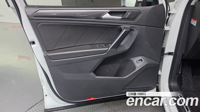 Volkswagen Tiguan (II) 2.0 TDI Prestige 2023 — фото 24
