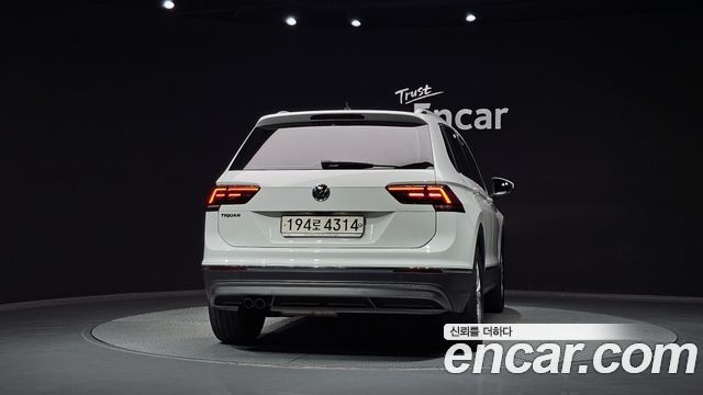 Volkswagen Tiguan (II) 2.0 TDI Premium 2020 — фото 4