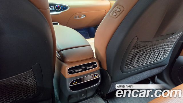 Genesis GV70 2.5T Gasoline 2WD 2023 — фото 32