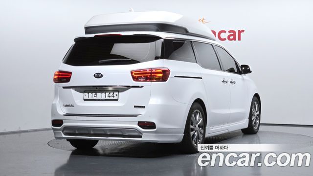 Kia Carnival 9-Seater Hi-Limousine Noblesse Special 2019 — фото 2