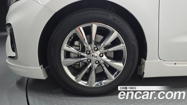 Kia Carnival 9-Seater Hi-Limousine Noblesse Special 2019 — фото 5