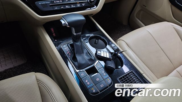 Kia Carnival 9-Seater Hi-Limousine Noblesse Special 2019 — фото 9