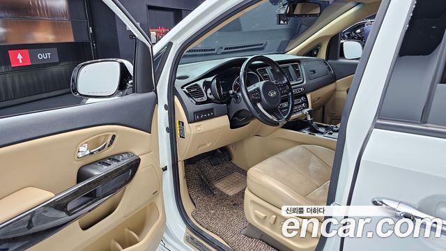 Kia Carnival 9-Seater Hi-Limousine Noblesse Special 2019 — фото 10