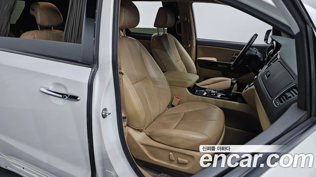 Kia Carnival 9-Seater Hi-Limousine Noblesse Special 2019 — фото 11