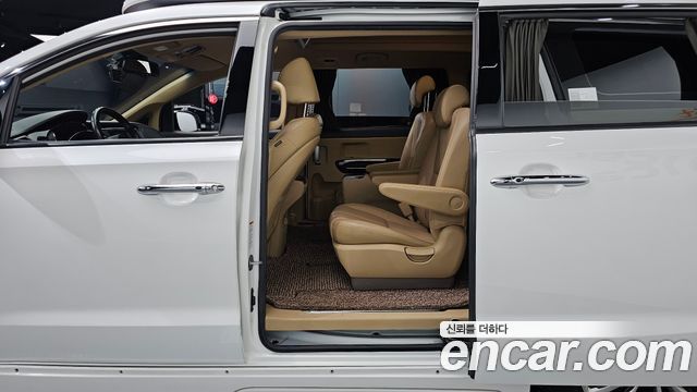 Kia Carnival 9-Seater Hi-Limousine Noblesse Special 2019 — фото 12