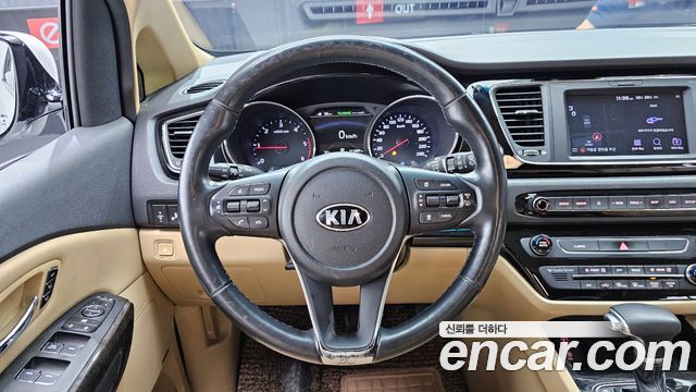Kia Carnival 9-Seater Hi-Limousine Noblesse Special 2019 — фото 13