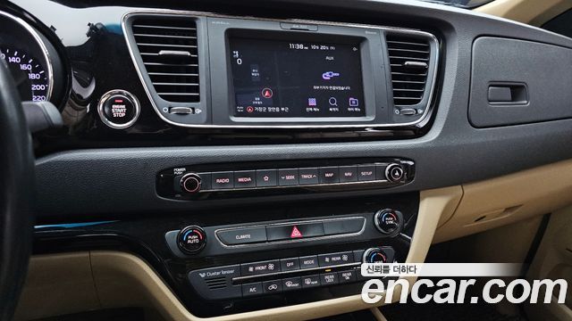 Kia Carnival 9-Seater Hi-Limousine Noblesse Special 2019 — фото 16