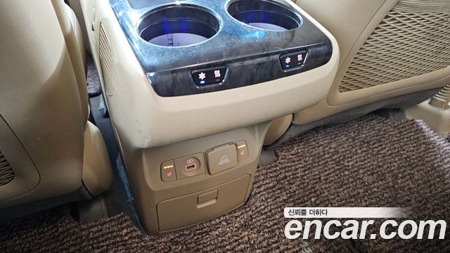 Kia Carnival 9-Seater Hi-Limousine Noblesse Special 2019 — фото 19