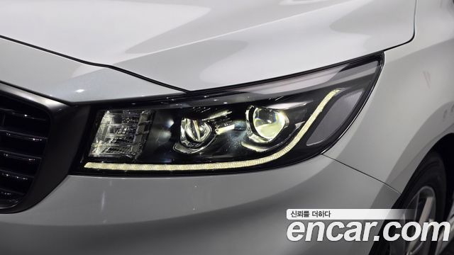Kia Carnival 9-Seater Hi-Limousine Noblesse Special 2019 — фото 22