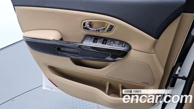 Kia Carnival 9-Seater Hi-Limousine Noblesse Special 2019 — фото 24