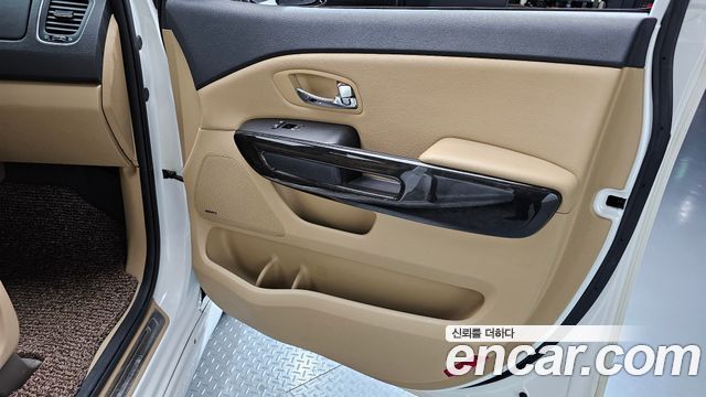 Kia Carnival 9-Seater Hi-Limousine Noblesse Special 2019 — фото 25