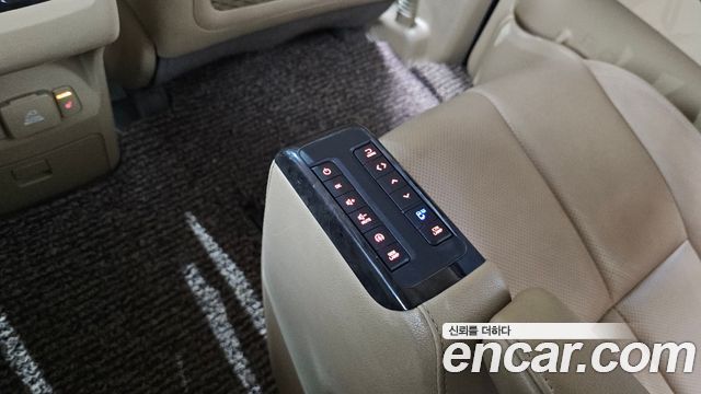 Kia Carnival 9-Seater Hi-Limousine Noblesse Special 2019 — фото 29