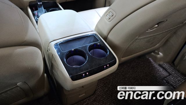 Kia Carnival 9-Seater Hi-Limousine Noblesse Special 2019 — фото 32
