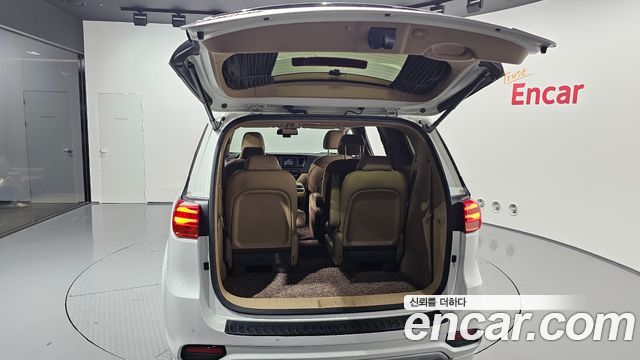 Kia Carnival 9-Seater Hi-Limousine Noblesse Special 2019 — фото 35