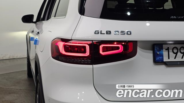Mercedes-Benz GLB-Class (X247) GLB250 4MATIC 2022 — фото 29
