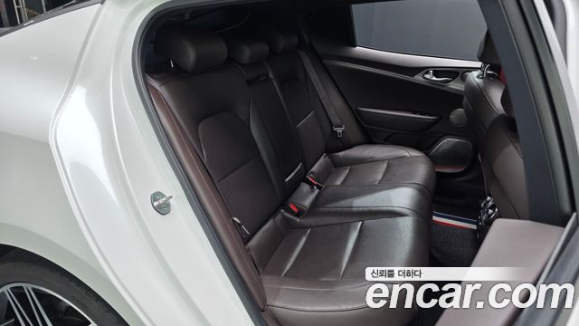 Kia Stinger 2.0 Turbo 2WD Platinum 2019 — фото 11