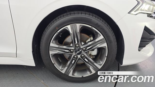 Kia K5 (III) 2.0 Prestige 2022 — фото 21