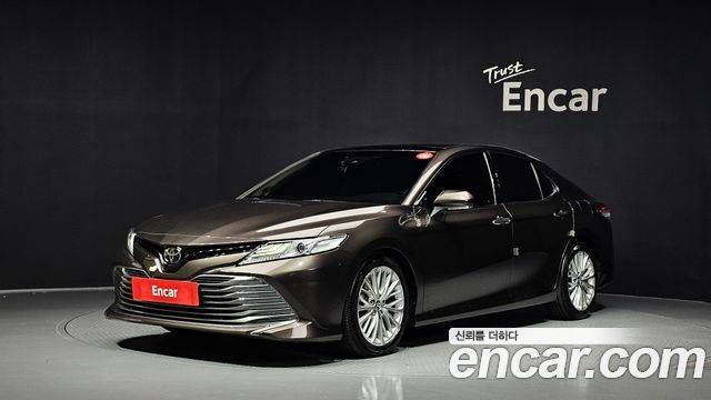 Toyota Camry (XV70) 2.5