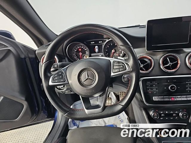 Mercedes-Benz CLA-Class (C117) CLA220 AMG Line 2018 — фото 9