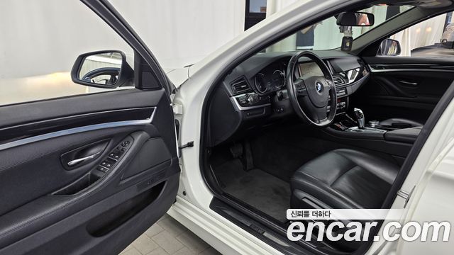 BMW 5 Series (F10) 520d xDrive 2015 — фото 10