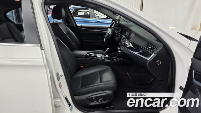 BMW 5 Series (F10) 520d xDrive 2015 — фото 11