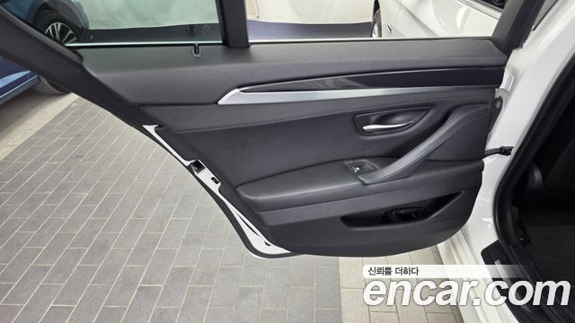 BMW 5 Series (F10) 520d xDrive 2015 — фото 25