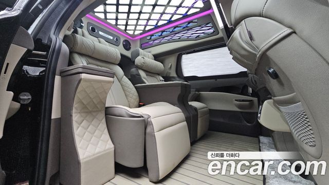 Kia Carnival (IV) Gasoline 4-Seater Hi-Limousine (Special) 2023 — фото 11