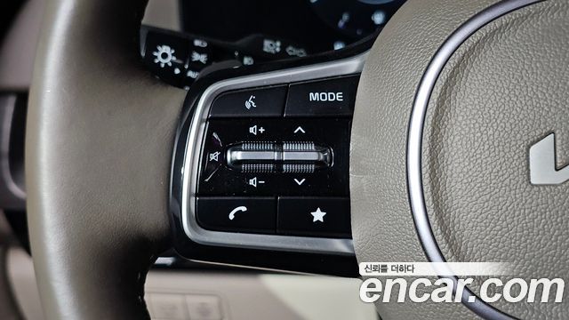 Kia Carnival (IV) Gasoline 4-Seater Hi-Limousine (Special) 2023 — фото 27