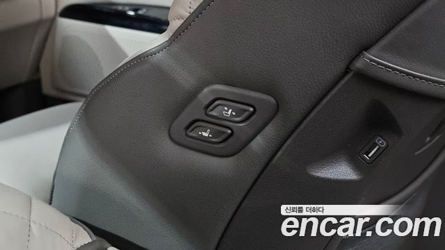 Kia Carnival (IV) Gasoline 4-Seater Hi-Limousine (Special) 2023 — фото 34