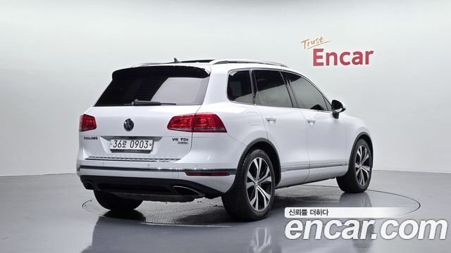 Volkswagen Touareg V6 3.0 TDI BMT Exclusive 7P5 2016 — фото 2