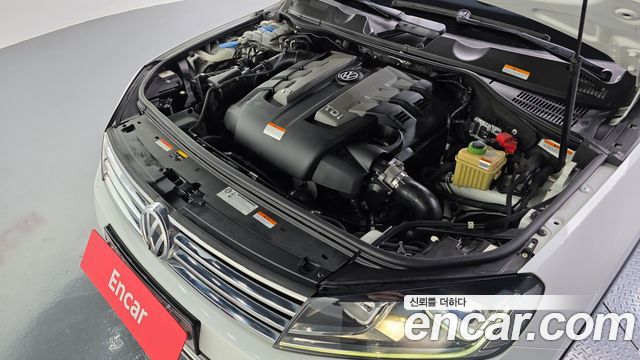 Volkswagen Touareg V6 3.0 TDI BMT Exclusive 7P5 2016 — фото 6
