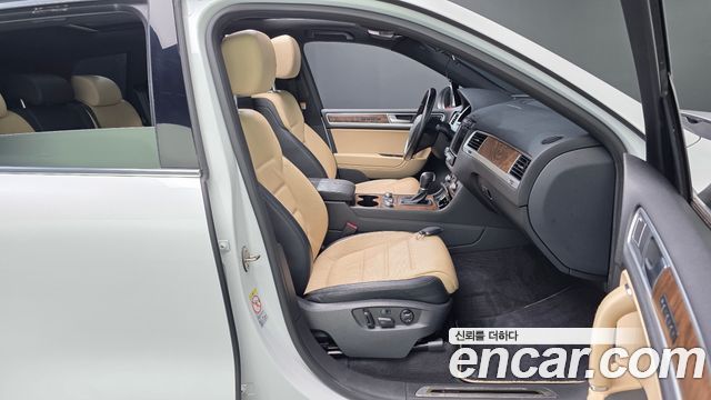 Volkswagen Touareg V6 3.0 TDI BMT Exclusive 7P5 2016 — фото 11