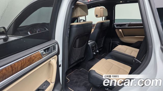 Volkswagen Touareg V6 3.0 TDI BMT Exclusive 7P5 2016 — фото 12