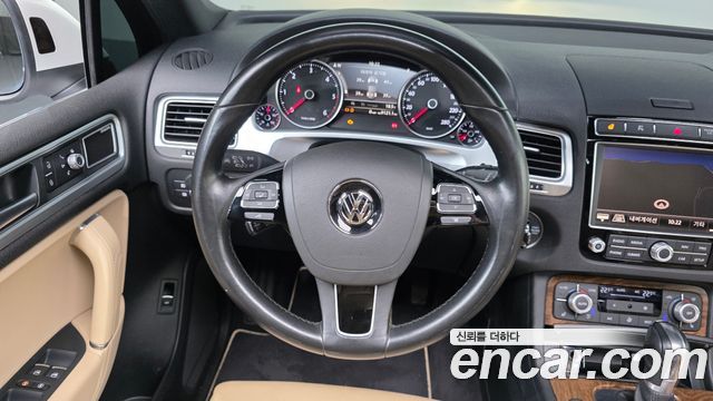 Volkswagen Touareg V6 3.0 TDI BMT Exclusive 7P5 2016 — фото 13