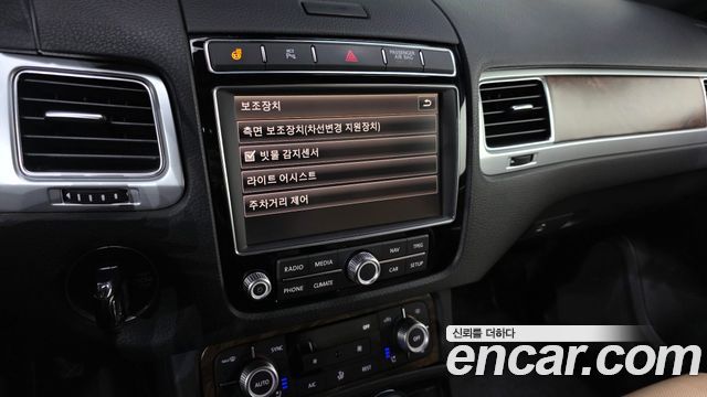 Volkswagen Touareg V6 3.0 TDI BMT Exclusive 7P5 2016 — фото 14