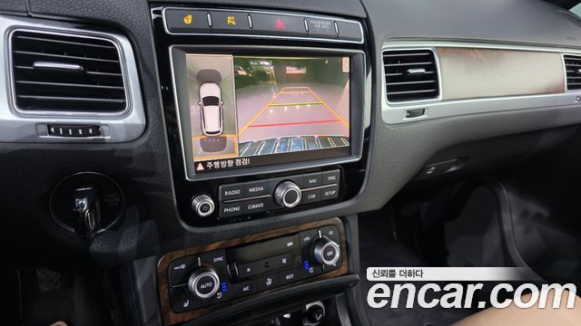 Volkswagen Touareg V6 3.0 TDI BMT Exclusive 7P5 2016 — фото 15