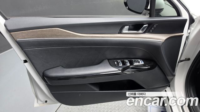 Kia K5 (III) 2.0 LPI Signature 2023 — фото 24