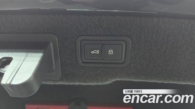 Audi A8 (D5) 55 TFSI Quattro LWB 2020 — фото 17