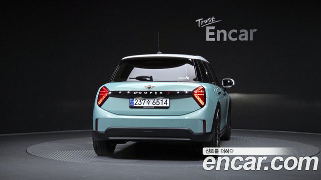 MINI Cooper S (IV) 5 Door Favoured 2025 — фото 4