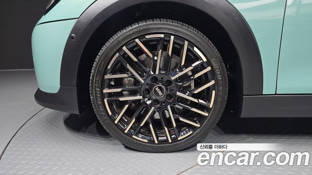 MINI Cooper S (IV) 5 Door Favoured 2025 — фото 5
