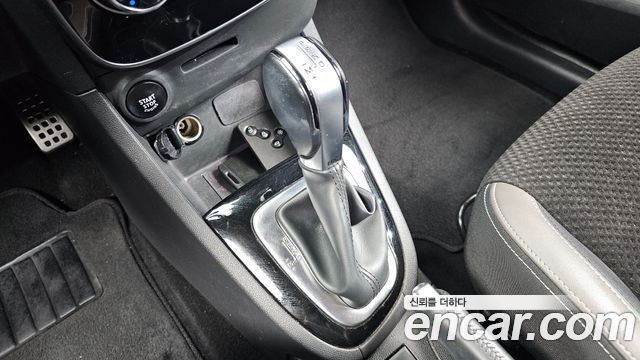 Renault Korea Clio Intens 2018 — фото 9