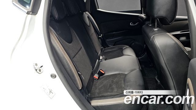 Renault Korea Clio Intens 2018 — фото 11