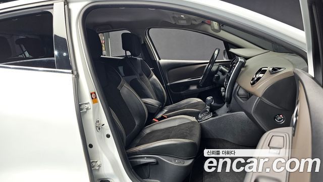 Renault Korea Clio Intens 2018 — фото 12