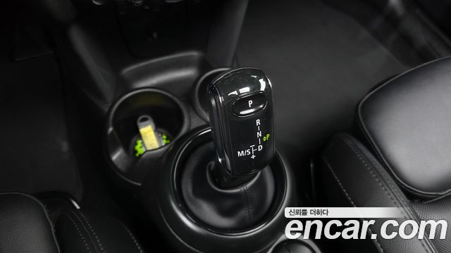 MINI Cooper D 5Door Standard 3rd 2019 — фото 9