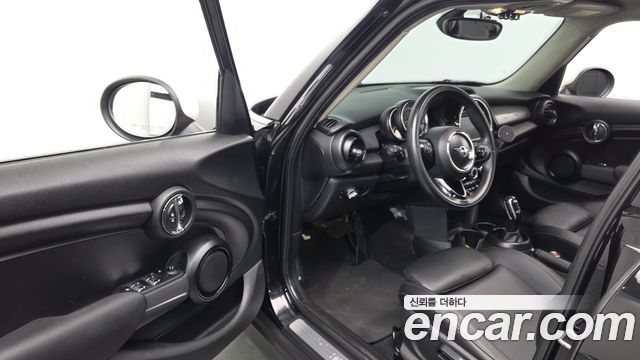 MINI Cooper D 5Door Standard 3rd 2019 — фото 10
